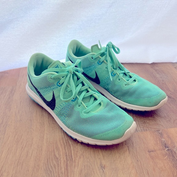 Nike women’s Flex Fury 2 shoes. Size 8. Bright turquoise color - Picture 2 of 6